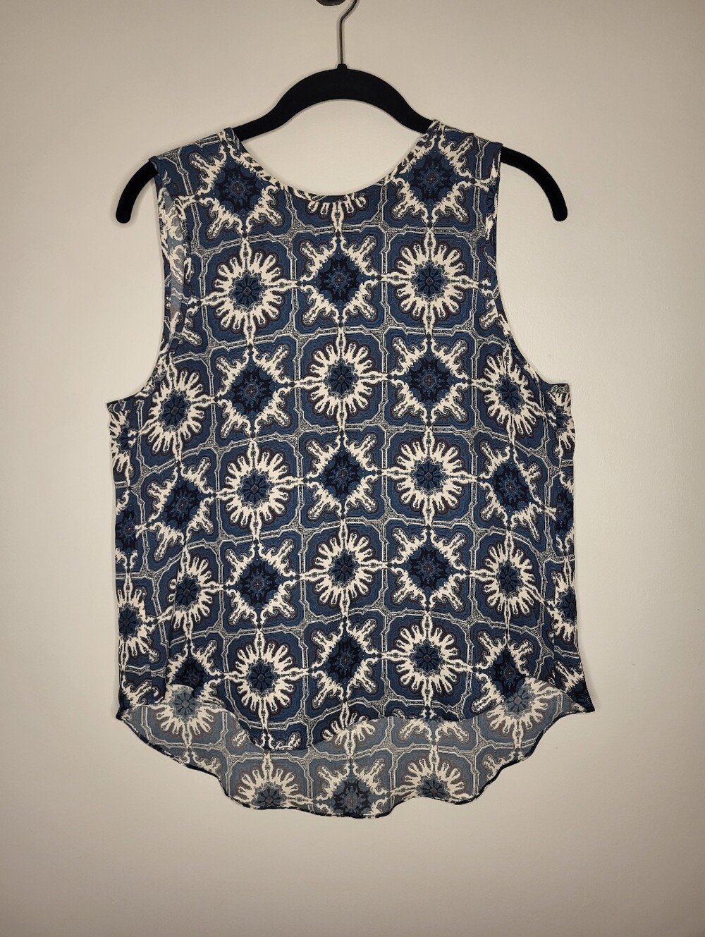 Theory Silk Abstract Print Tank Top Navu & White Scoop Neck Tiles Shell M